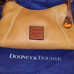 DOONEY & BOURKE POUCHETTE LEATHER PURSE